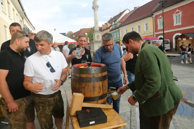 Offizieller Start mit dem Bieranstich.