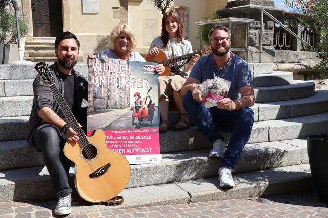 Vizebürgermeisterin Gerda Sandriesser freut sich mit Veranstalter Marc Germeshausen vom Verein GEMMA auf Villach unplugged | Foto: Stadt Villach/Kompan