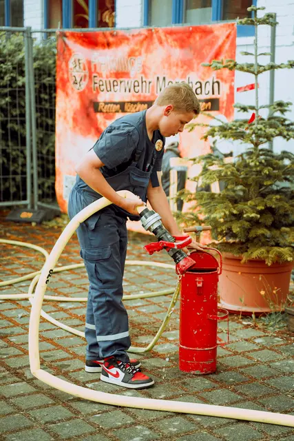 Die Feuerwehrjugend leistet mit ihrer Arbeit einen wertvollen Beitrag für die Gemeinschaft. | Foto: pexels/@radwanmenzer
