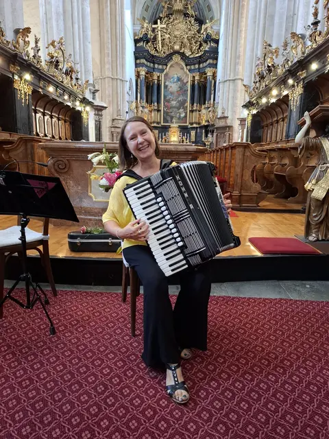 Regina Schabasser spielte am Akkordeon. | Foto: De Pastel