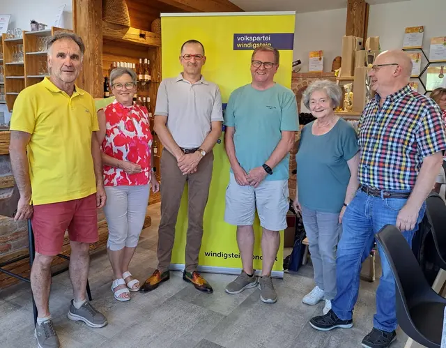 Die Organisatoren mit Notar Michael Müllner (3.v.l.) | Foto: NÖ Senioren