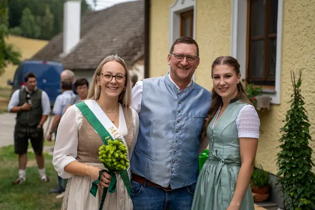Viktoria Hofer, Obmann Stefan Hofer und die neue Hopfenkönigin Melanie Paukner (v. l.). | Foto: Manuel Starlinger/Mühlviertler Hopfenbau