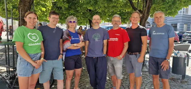 Kinderfreude, Otelo und die Alltagsradler übernahmen gemeinsam die Patenschaft für einen halben Baum. | Foto: Sandra Roth