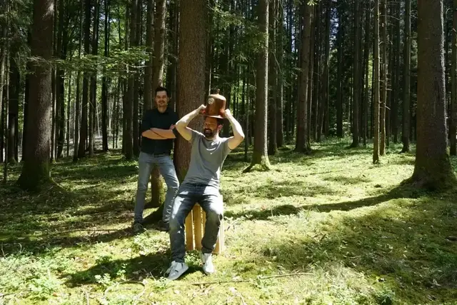 Was vor zehn Jahren mit einer kleinen Kupferdestillerie im Keller und einer spontanen "Schnapsidee" auf einer Genussreise begann, hat sich mittlerweile zu einer erfolgreichen, regionalen Spirituosenmanufaktur entwickelt.  | Foto: Fuxbau Gin