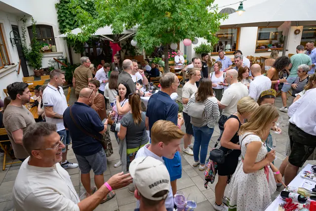 Es können die Sooßer Weine und gute Schmankerl verkostet werden.  | Foto: WBV Sooß