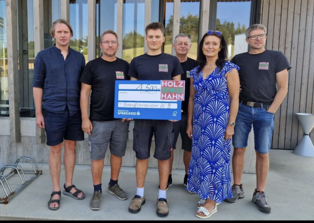Über eine Spende von 1.500 Euro der Firma Holz-Hahn aus Grünbach freut sich der Benefizverein Waldviertel. | Foto: Benefizverein Waldviertel
