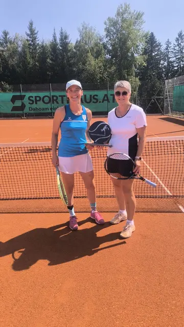 Siegerin Michaela Grasegger (r. ) mit Julia Fröhleke. | Foto: UTC Esternberg