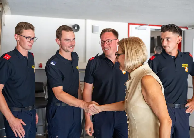 Landeshauptfrau Johanna Mikl-Leitner gratulierte der Wettkampfgruppe der FF Johannesberg zum Erfolg. | Foto: NLK Burchhart