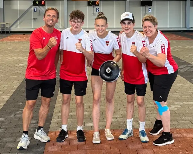 Sportdirektor BÖE Rüdiger Wagner, Maximilian Szumer, Nina Stelzer, Jakob Wieser und Nachwuchstrainerin Alexandra Szumer (v. l.) | Foto: SSV Weiz Nord