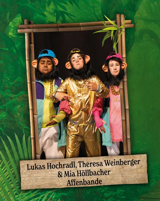 Lukas, Theresa und Mia machen als Affenbande den Dschungel unsicher. | Foto: Manuela Fuchs/creativwerk Melanie Nagl