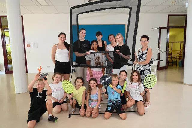 Zum Start des Ferienspiels schauten auch Bürgermeisterin Dagmar Händler und Jugendgemeinderätin Ann-Kathrin Nebuda vorbei. | Foto: Pohl
