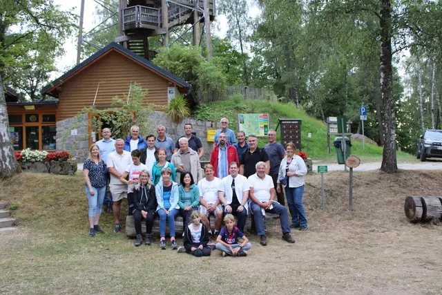 Gemeinsame Wanderung durch die Blockheide: Die Kandidatinnen und Kandidaten der Gemeindewahlen trafen sich zu einem gemütlichen Austausch. | Foto: Volkspartei NÖ