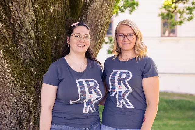 Sarah Lindenbauer (l.) und Simone König (r.) leiten die Rotkreuz-Jugendgruppe in Grieskirchen.  | Foto: ÖRK Roland Gugerbauer