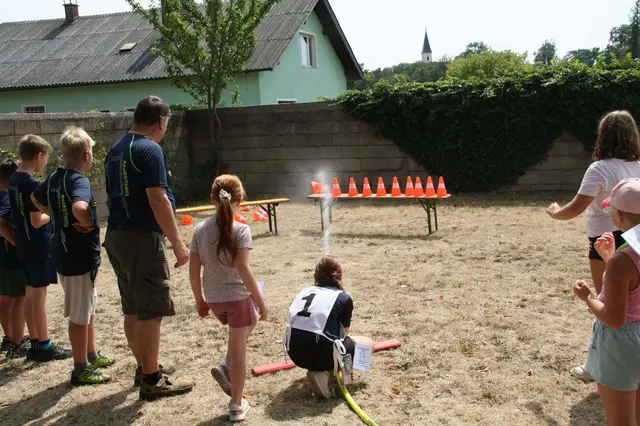 Für viel Begeisterung sorgten auch Strahlrohr und Kübelspritze.