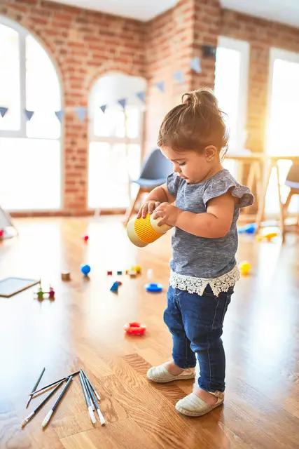 Das Land Tirol unterstützt auch 2026 gesundheitsbezogene Kurse in den Eltern-Kind-Zentren und stärkt damit die Begleitung von Familien rund um Schwangerschaft, Geburt und die ersten Lebensjahre. | Foto: unsplash