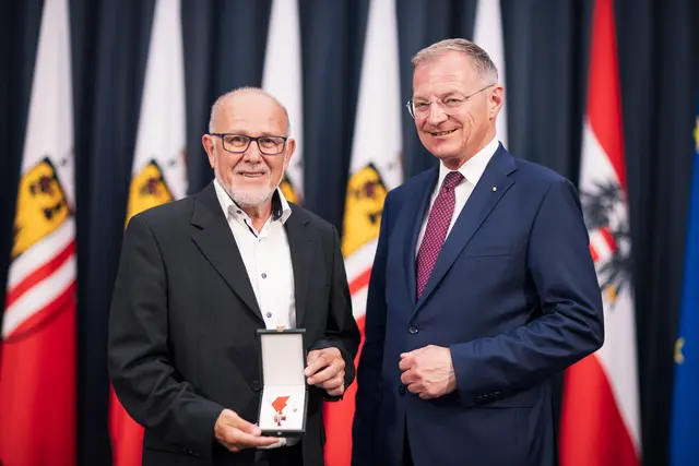 Josef Brunngraber, Landeshauptmann Thomas Stelzer (von links). | Foto: Land OÖ/MM