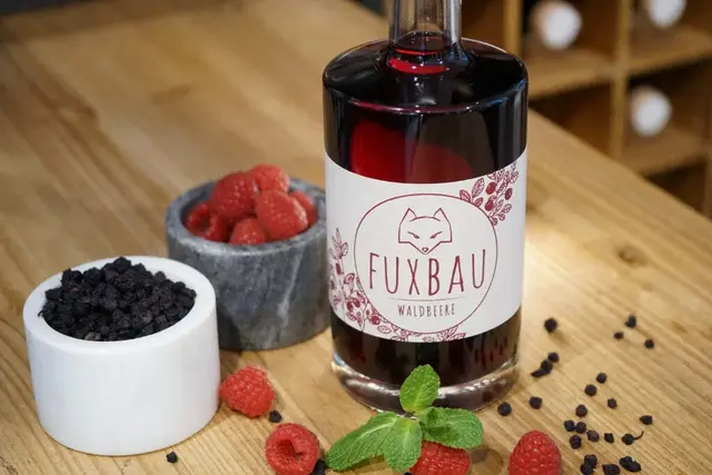 Auch bei den Likören und Aperitivos setzen Roman Fuchs und Andreas Bauer auf besondere Geschmacksrichtungen. | Foto: Fuxbau Gin