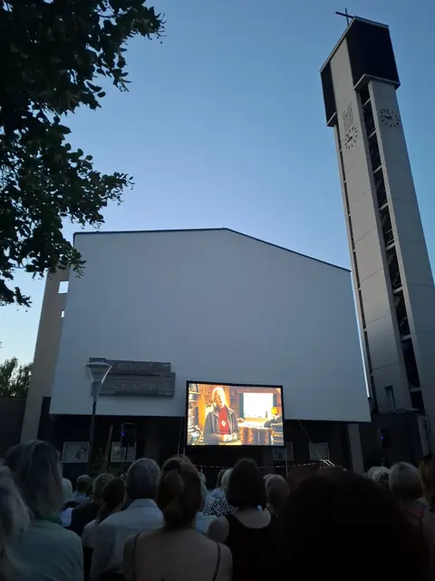 Jane Goodall zieht alle in ihren Bann | Foto: Martha Günzl