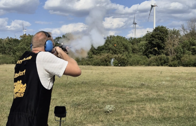 Beim Vorderlader-Wurfscheibenschießen sind höchste Konzentration, Präzision und Nervenstärke gefragt. | Foto: Delasch