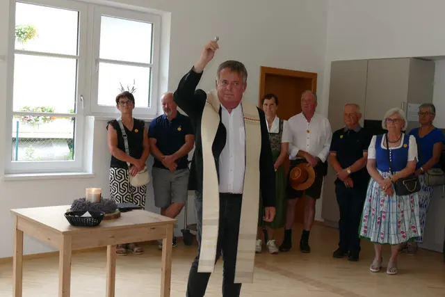 Pfarrer Lukas Zingl segnete die Räumlichkeiten des neuen Tageszentrums in Mönichwald | Foto: Putz