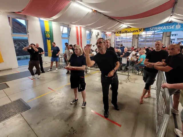 Im Festzelt der Feuerwehr Wimpassing wird's lustig.  | Foto: Feuerwehr Wimpassing