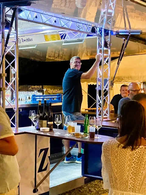 FF-Kommandant Michael Pfaffinger freute sich gemeinsam mit dem Team über den großen Besucherandrang beim Feuerwehrfest in Oberloiben | Foto: em