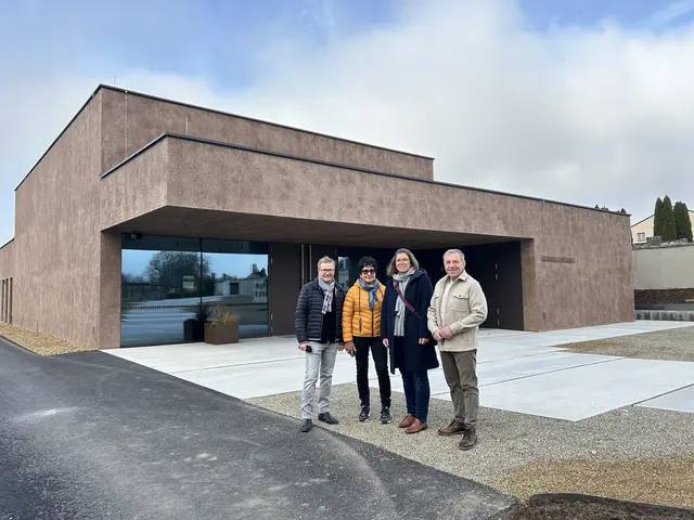 Die Parkflächen bei der Verabschiedungshalle wurden nicht versiegelt, sondern mit Rasengittermatten versehen, um die Versickerung von Niederschlagswasser zu gewährleisten. | Foto: Stadtgemeinde Waidhofen/Thaya