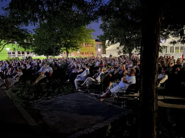 Knapp 400 Menschen lassen sich von Jane Goodall inspirieren | Foto: Agnes Wühr