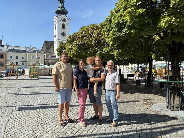 V.l.: Roland Altreiter, Margit Haunschmid, Wolfgang Roth und die Pfarrgemeinde Stadt Freistadt – vertreten durch Martin Reindl – spendeten jeweils ein Baumviertel und ermöglichten gemeinsam einen „Pfarrgemeinde Stadt Freistadt“-Baum. | Foto: Heidi Reindl