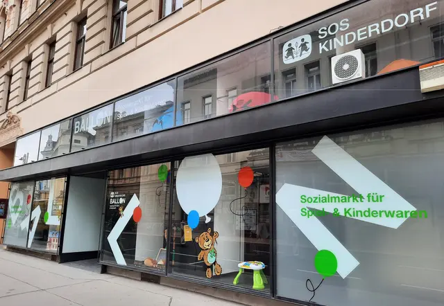 Der SOS-Ballon verkauft Spielzeug und Kinderwaren zweiter Hand an Personen aus ärmeren Verhältnissen. Einmal pro Monat dürfen aber alle einkaufen – so soll das Geschäft langfristig gesichert werden. | Foto: SOS-Kinderdorf