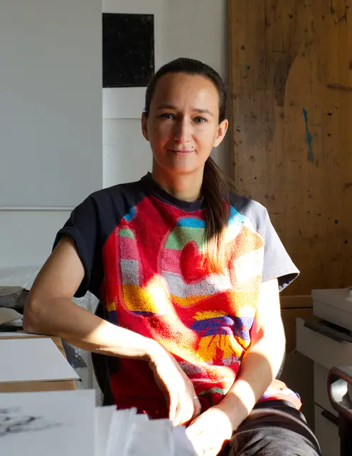 Inga Hehn widmet sich dem Werk der profilierten Grafikerin, deren Praxis, die an der Schnittstelle von Material, Prozess und Bildwerdung angesiedelt ist. | Foto: Inga Hehn