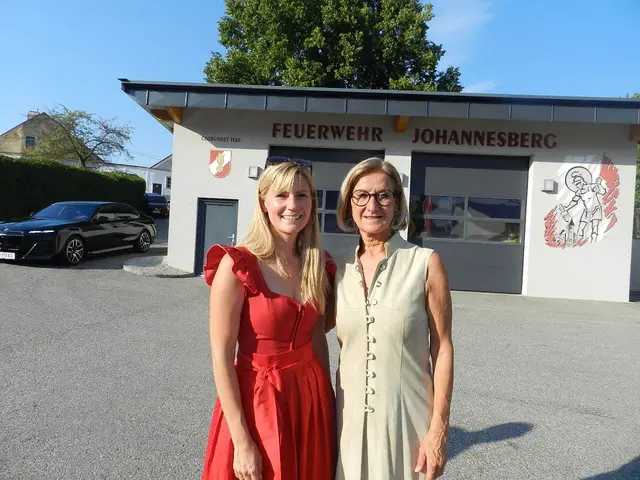 Vizebürgermeisterin Christina Steinböck mit Landeshauptfra Johanna Miki-Leitner. | Foto: Heribert Punz