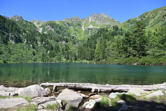 Der große Scheibelsee in Hohentauern lädt zum Erfrischen ein.