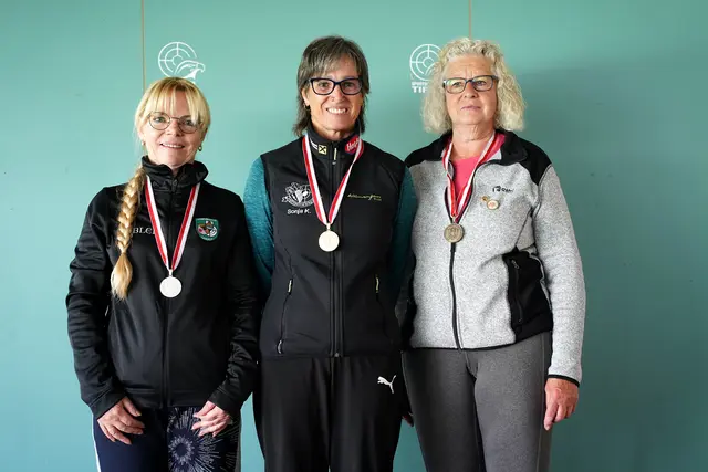 Sonja Kaspar (Mitte - SG Mieming) konnte im 60 Liegend der Seniorinnen 1 Gold bei den Landesmeisterschaften für Kleinkalibergewehr 2026 in Innsbruck erobern. | Foto: Christian Kramer / TLSB