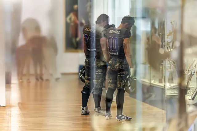 Keimel (r.) ist einer der Heeressportler im Wiener American Football Team.  | Foto: Hannes Jirgal/Vienna Vikings