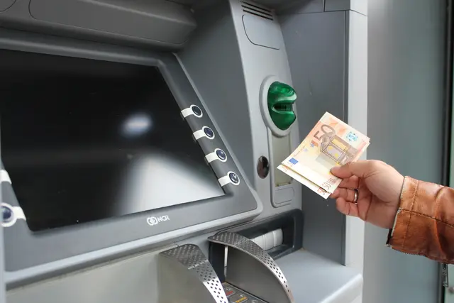 Die Tiroler Banken Sparkasse Tirol, Raiffeisen Landesbank Tirol, BTV und Hypo Tirol Bank planen keine Senkung des Abhebelimits von 400 Euro. | Foto: pixabay
