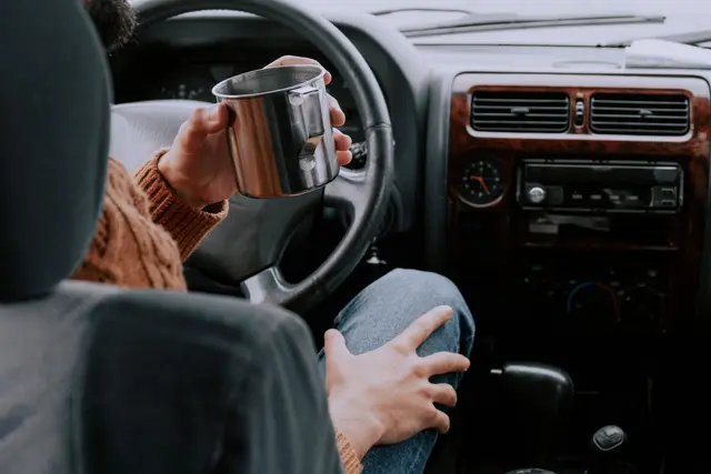 Die Polizei nahm den Unfall auf der B 3 auf und führte beim Klein-Lkw-Lenker einen Alkomattest durch. | Foto: Pexels (Symbolbild)