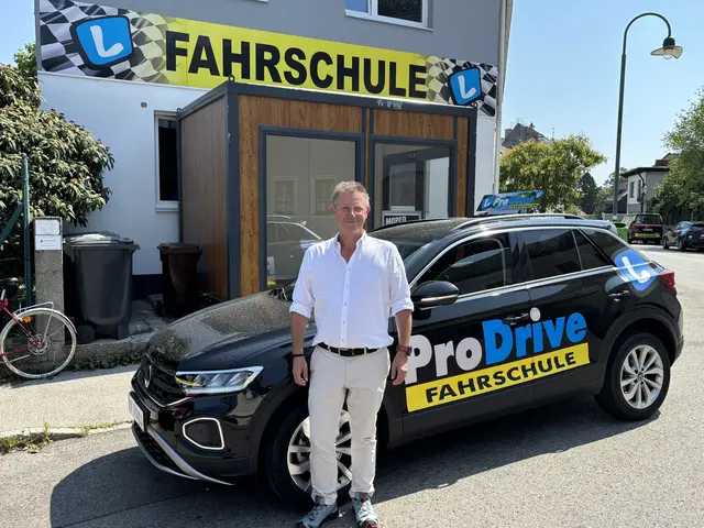 Fahrschulbesitzer Jochen Heil von der Fahrschule ProDrive in Perchtoldsdorf. | Foto: Hirss