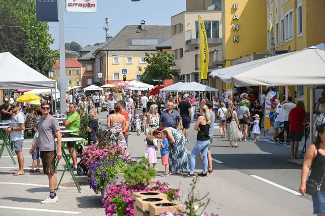 Bei strahlendem Sonnenschein verwandelte sich das Straßwalchner Ortszentrum bereits zum neunten Mal in eine lebendige Festmeile. | Foto: nextlevelfotografie