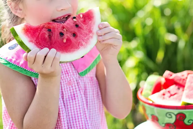 Wassermelonen sind ideale Flüssigkeitsspender an heißen Tagen. | Foto: pixabay / JillWellington