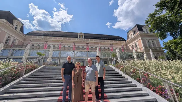 Stadtamtsdirektor Bernhard Mlynek (Aufsichtsratsmitglied), Bürgermeisterin Ines Schiller (Aufsichtsratsvorsitzende), Geschäftsführer Siegfried Lemmerer sowie Stadtrat Martin Schott (Aufsichtsratsmitglied) (v.l.). | Foto: Kongress&amp;TheaterHaus
