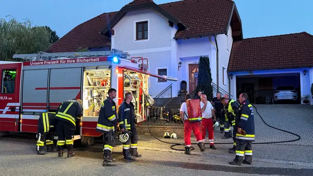 Mehrere Feuerwehren wurden am Dienstagabend zu einem vermuteten Wohnhausbrand nach Münichreith alarmiert. | Foto: DOKU-NÖ