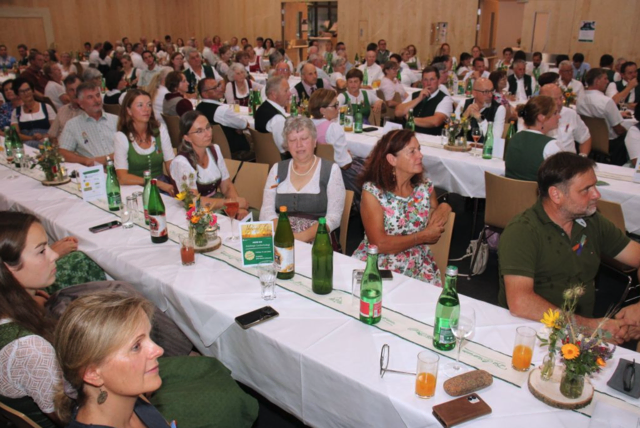 In der JUFA-Halle in Maria Lankowitz fand der Abend der weststeirischen Landwirtschaft statt. | Foto: Cescutti