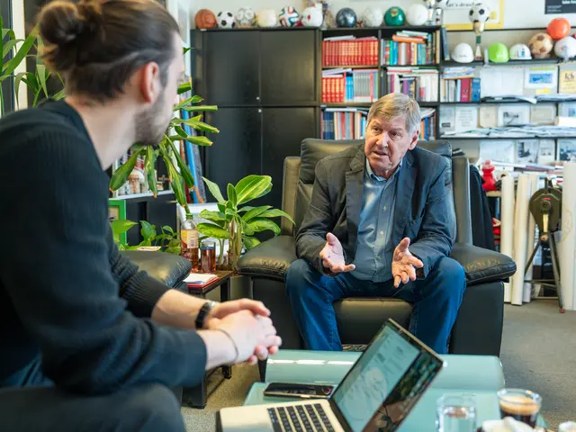 Bezirksvorsteher Erich Hohenberger (SPÖ) setzt auf "kurze Wege" mit den Behörden.  | Foto: MeinBezirk
