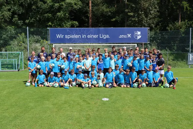 70 Kinder und Jugendliche trainierten eine Woche lang mit viel Einsatz und Begeisterung an ihren fußballerischen Fähigkeiten. | Foto: Kendlbacher