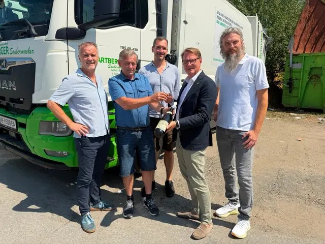 V. l.: Hannes Köck (BL Saubermacher), Helmut Ganster, Georg Gass (des. GF Stadtwerke), Marcus Martschitsch (Bgm.), Markus Gaugl ( Vbgm.). | Foto: Stadtgemeinde Hartberg