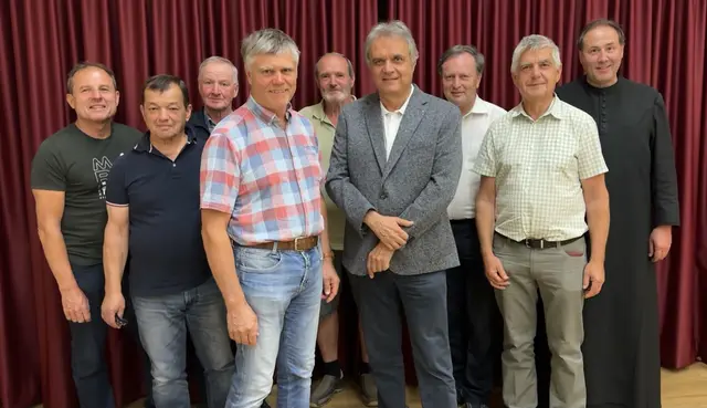 Siegfried Gasperlmair, Johannes Reittinger-Hubmer, Josef Buchegger, Johann Pühringer, Ernst Strasser, Alois Hummer, Leo Hummer, Franz Baumgartner und Pater Leopold Fürst OSB (v.l.). | Foto: KMB St. Konrad
