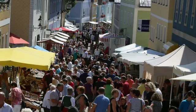 Die Marktstraße in Gramastetten füllt sich am Sonntag, 9. August, wieder mit Kirtagsstandln. | Foto: Kulturforum Gramastetten