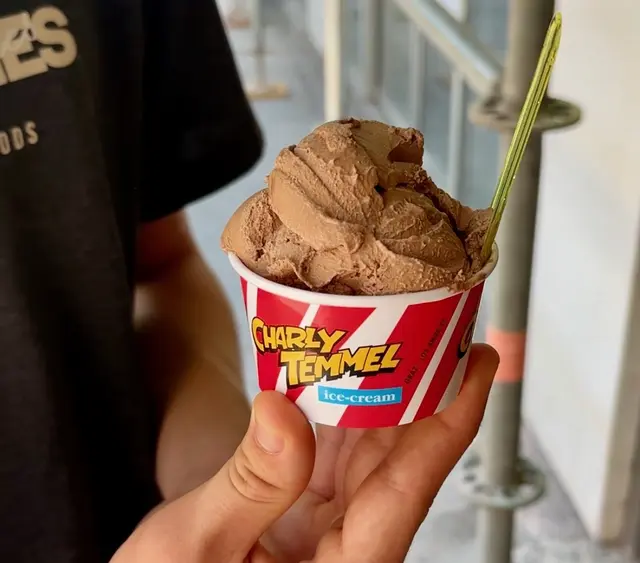Charly Temmel hat unter anderem Nutellaeis im Sortiment.  | Foto: MeinBezirk