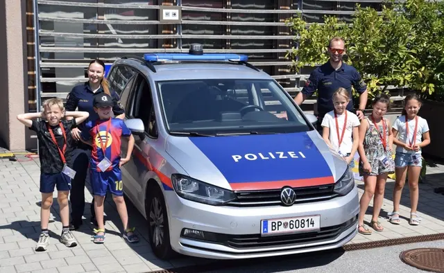 Gesamt gibt es 25 Stationen in der Kinderstadt. Kinder können zum Beispiel bei der Zeitung, bei der Polizeiinspektion, bei der Bäckerei und vielen weiteren arbeiten.  | Foto: MeinBezirk/Leonie Herrmann